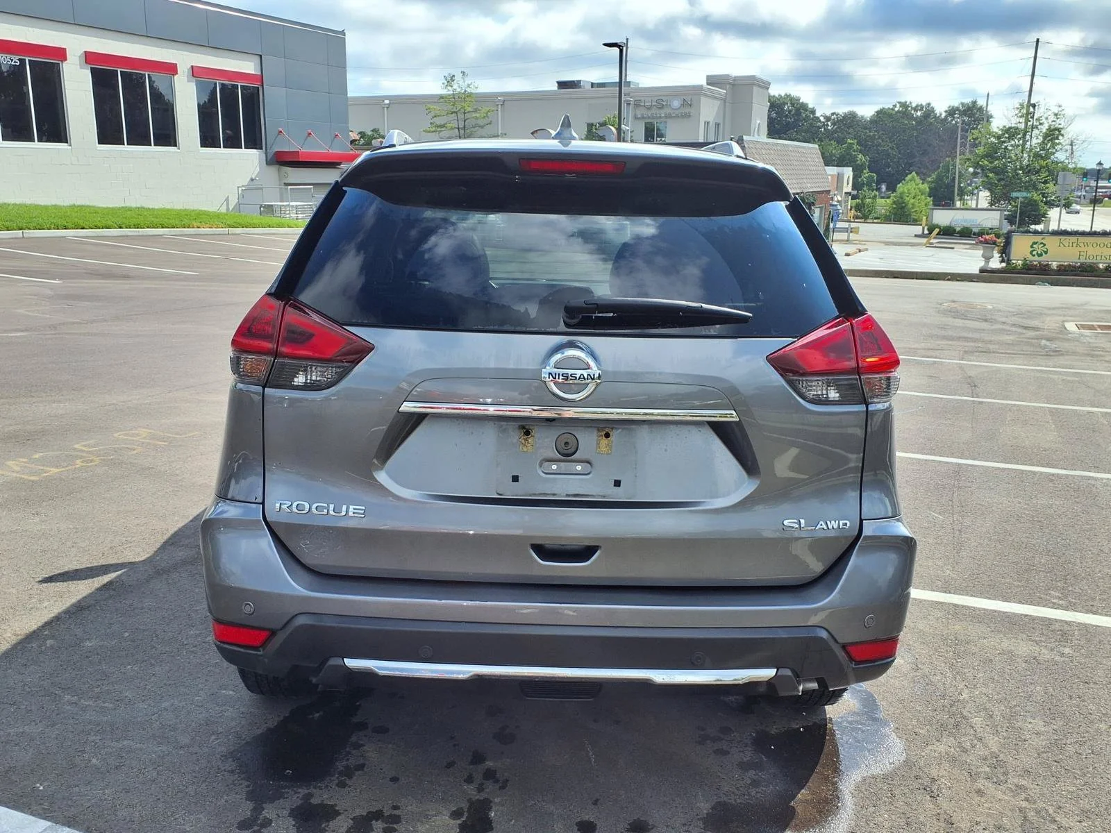 Used 2019 Gun Metallic Nissan SL image 26