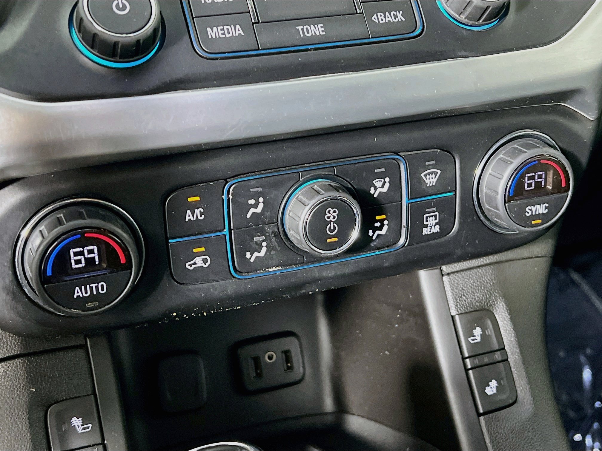 Used 2019 Ebony Twilight Metallic GMC SLT image 20