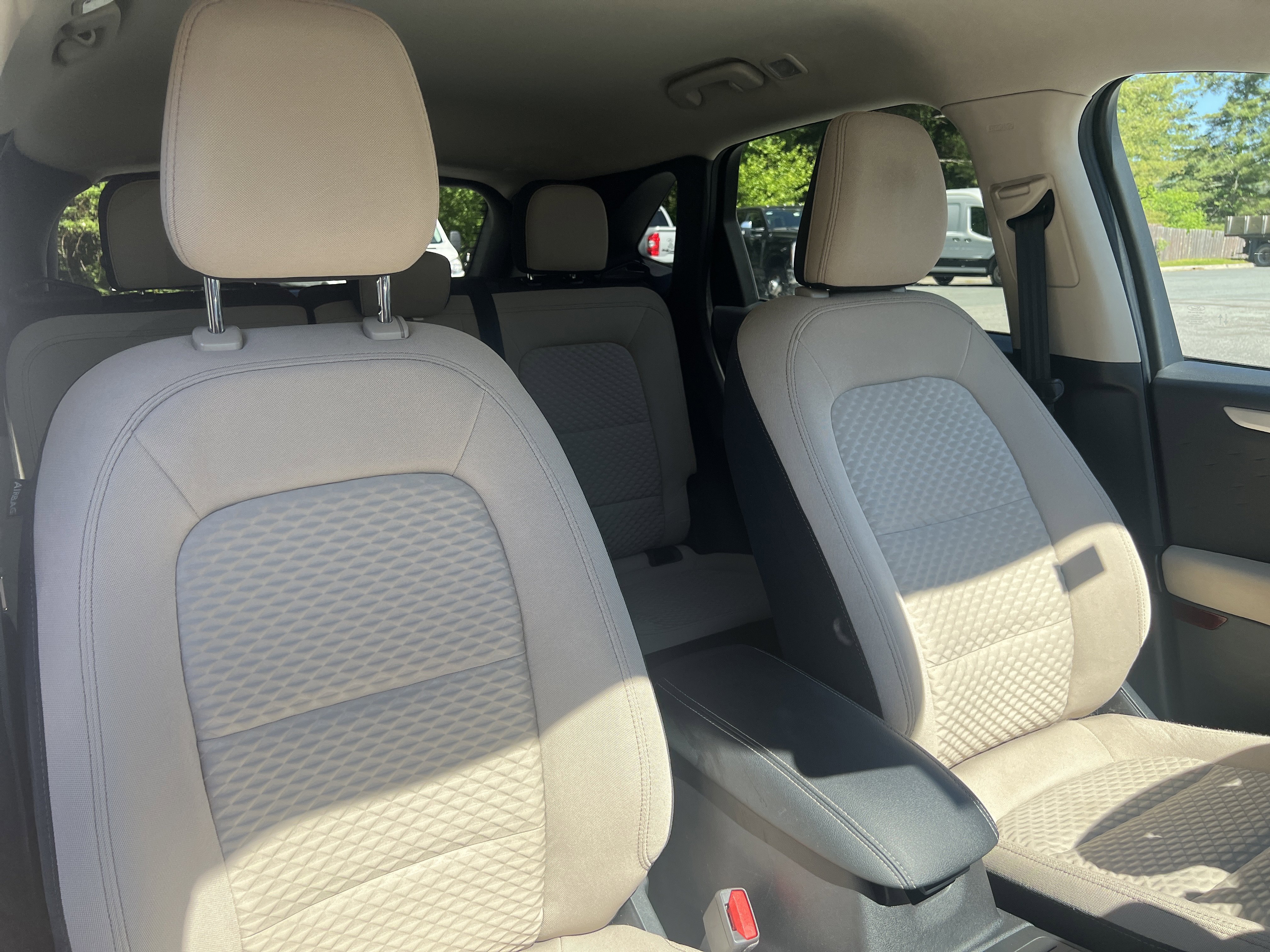 Used 2020 White Metallic Ford SE image 15