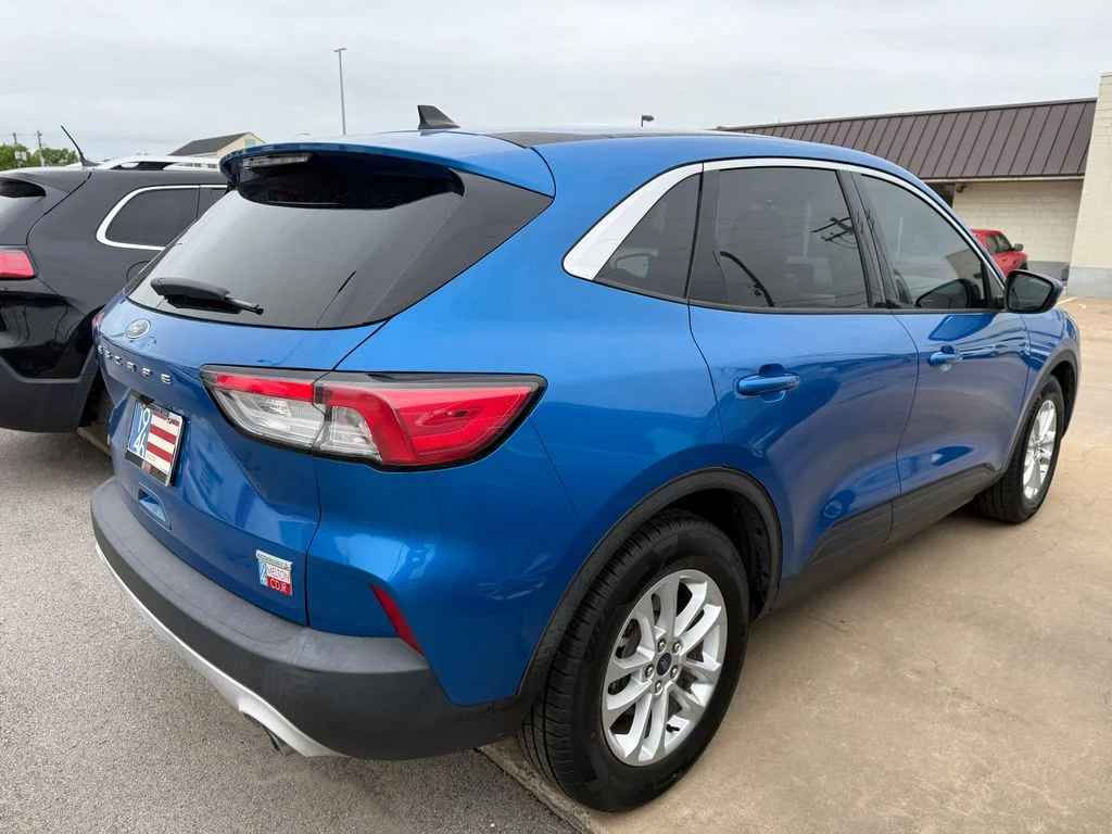 Used 2020 Blue Ford SE image 6