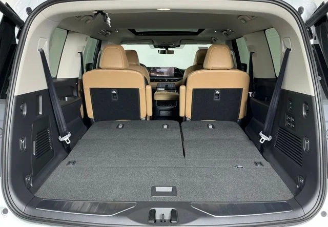 New 2026 White INFINITI LUXE image 25
