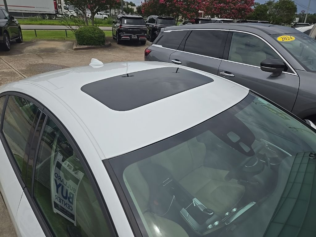 Used 2018 White Volvo T5 Dynamic image 5