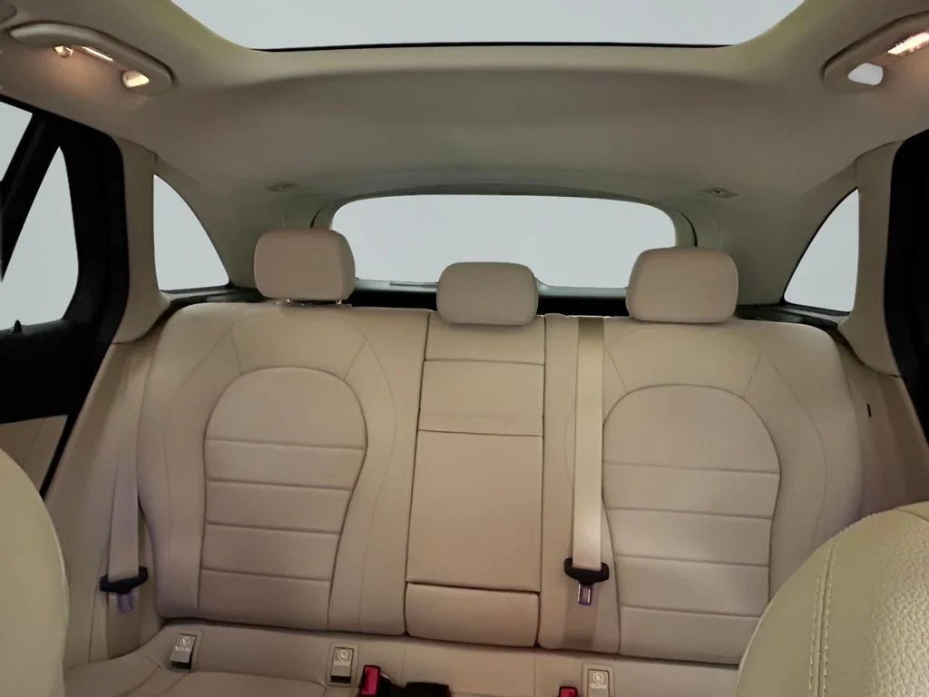 Used 2022 White Mercedes-Benz GLC 300 image 11
