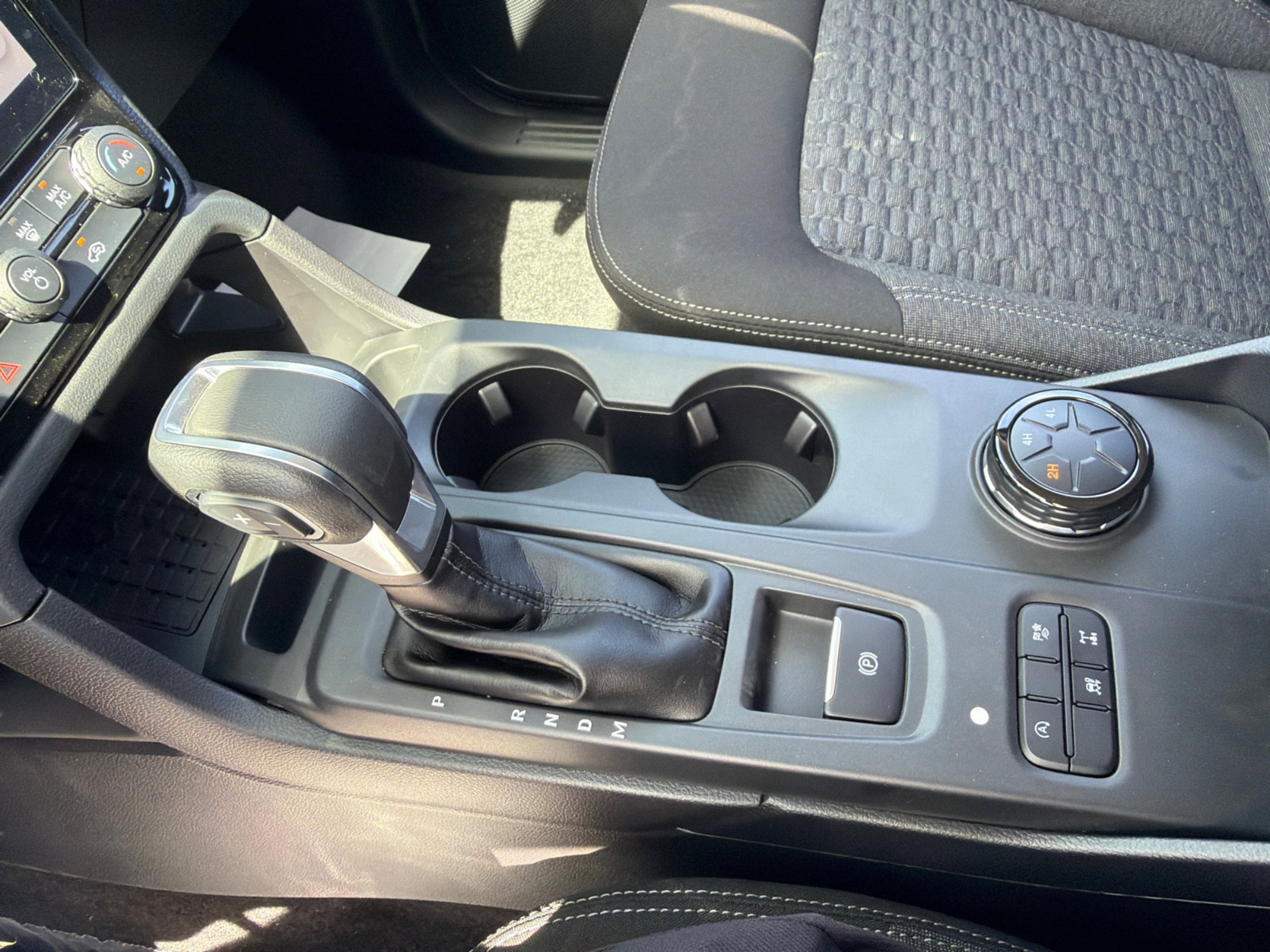 New 2026 Oxford White Ford XLT image 30