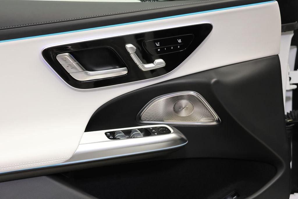 New 2027 MANUFAKTUR Moonlight White Magno Mercedes-Benz E 53 AMG® image 31