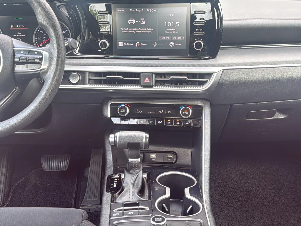 Used 2022 White Kia LXS image 33