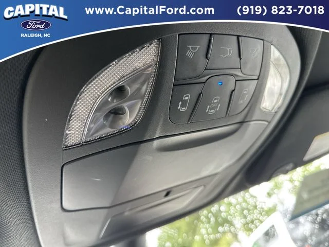Used 2025 Black Chrysler Select image 31