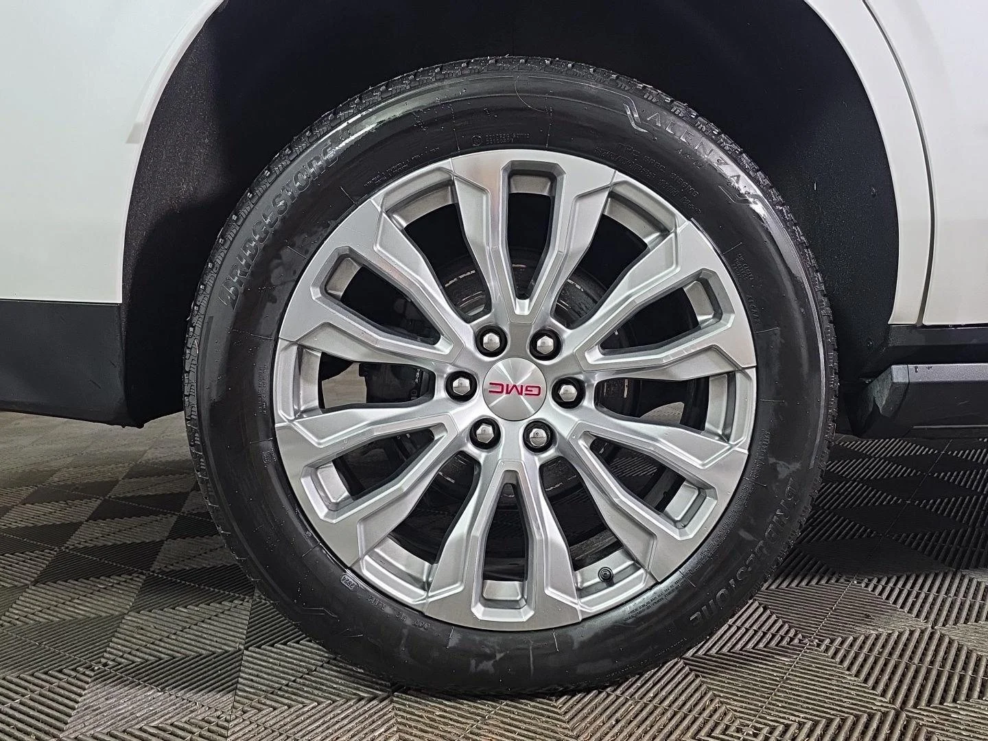 Used 2024 White Frost Tricoat GMC Denali image 2