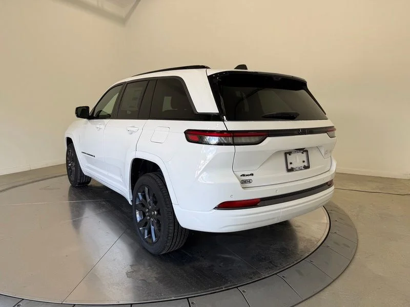 New 2026 Bright White Clear-Coat Exterior Paint Jeep Limited Reserve image 5