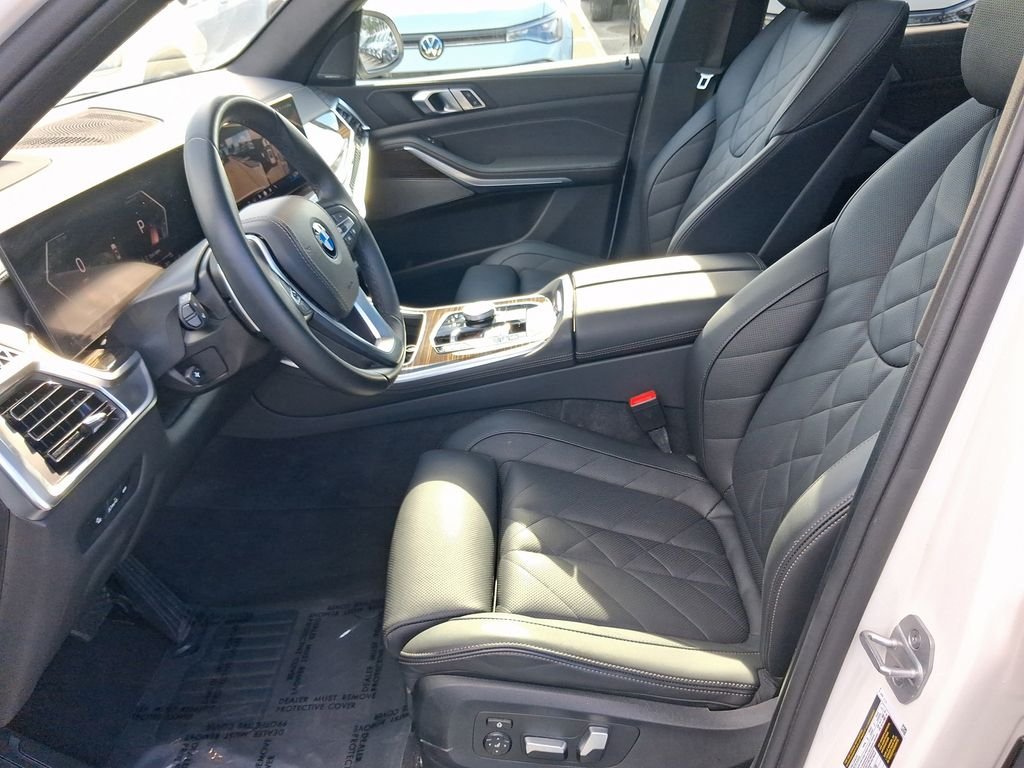 Used 2026 White BMW sDrive40i image 19