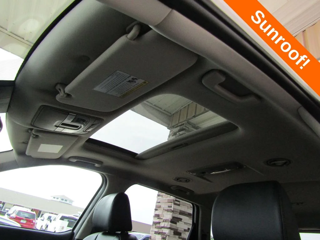 Used 2025 White Kia S image 7
