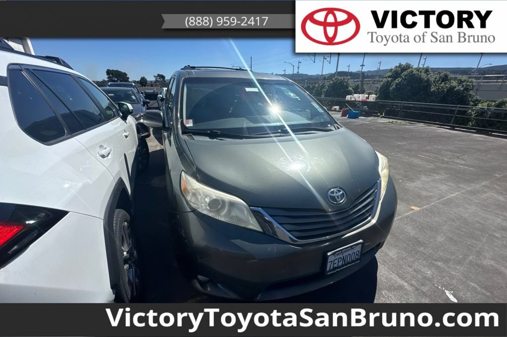 2013 Toyota Sienna XLE