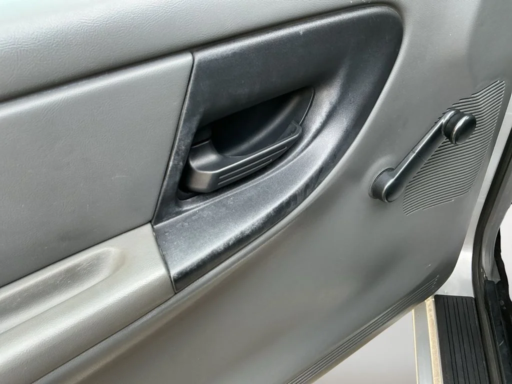 Used 2004 Silver Ford XL image 10