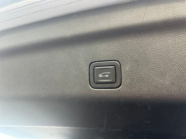 Used 2023 Gray Chevrolet Z71 image 25