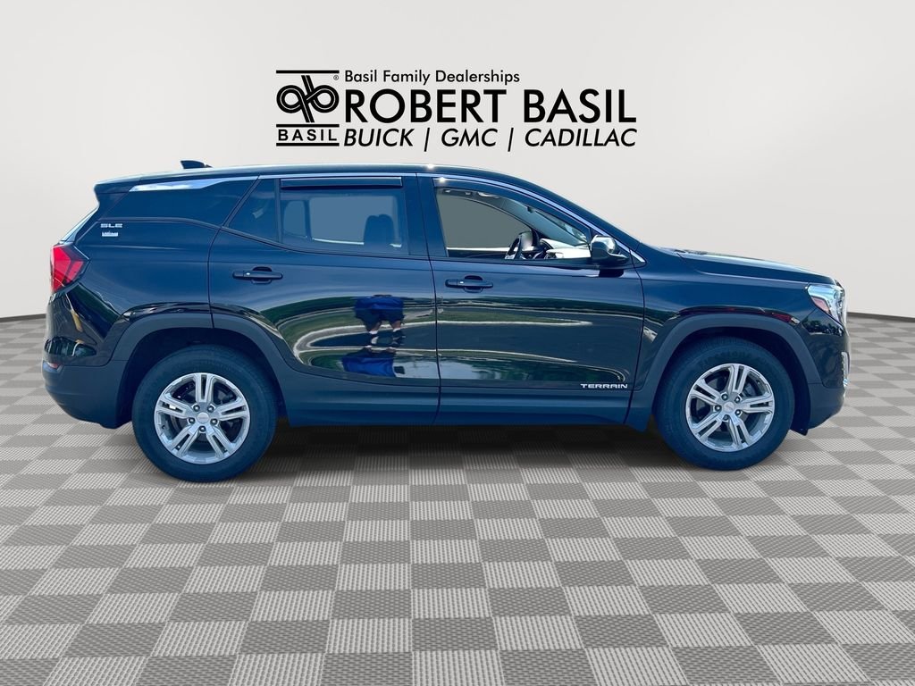 Used 2018 Black GMC SLE image 9