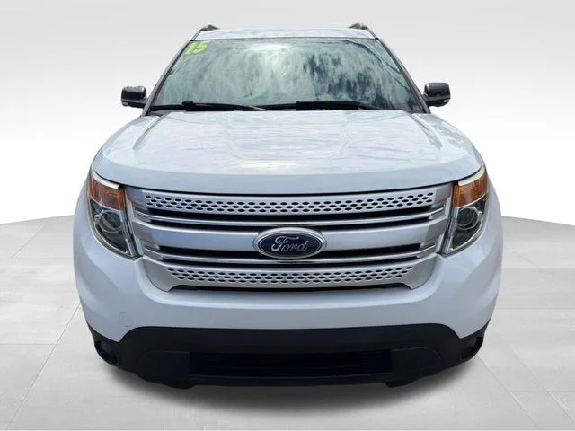 Used 2015 White Ford XLT image 2