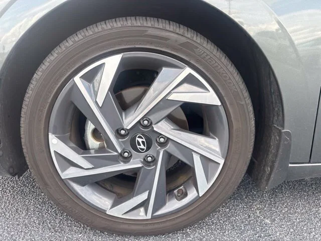 Used 2025 Gray Hyundai SEL Sport image 12