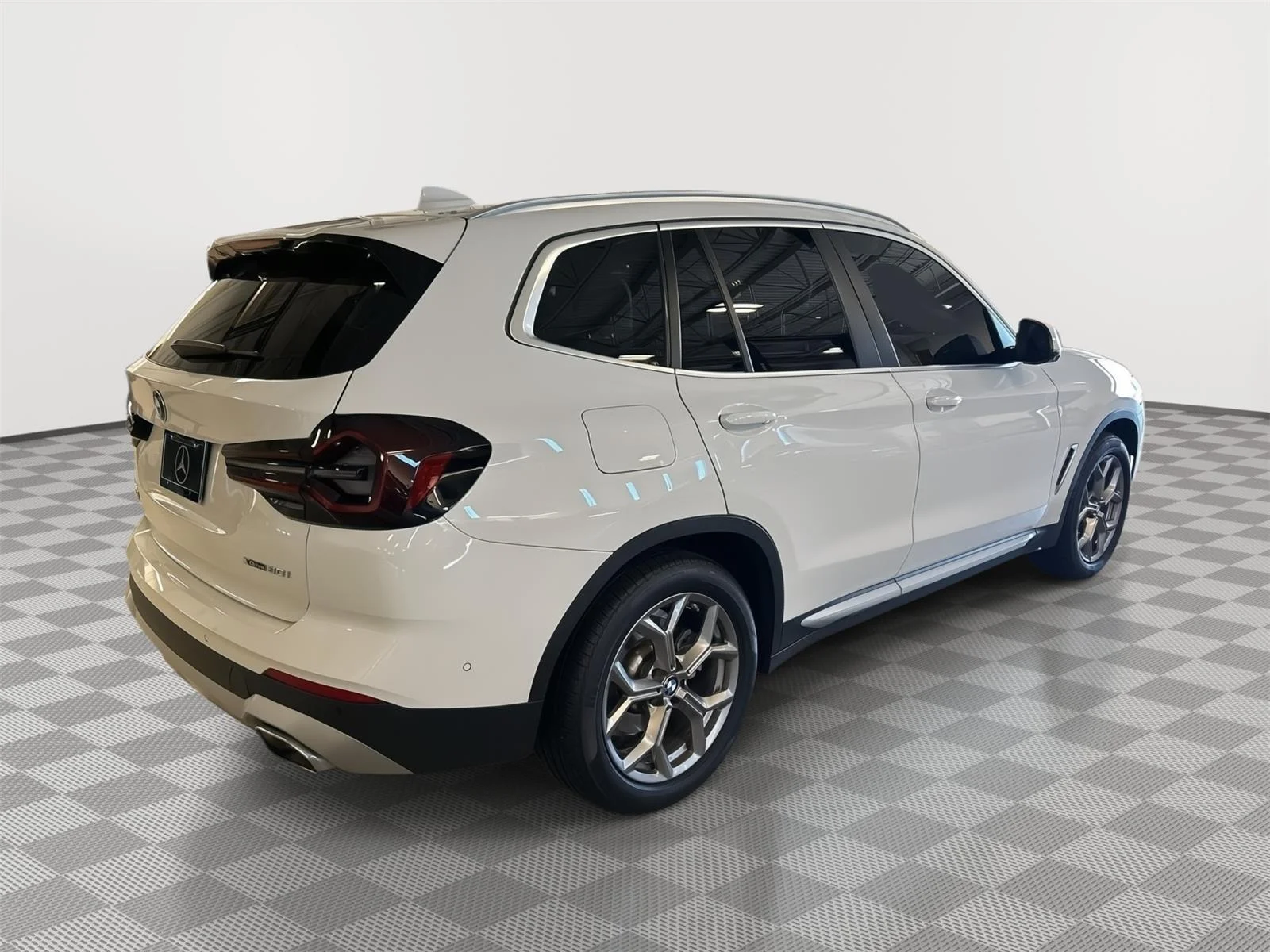 Used 2024 Alpine White BMW xDrive30i image 3