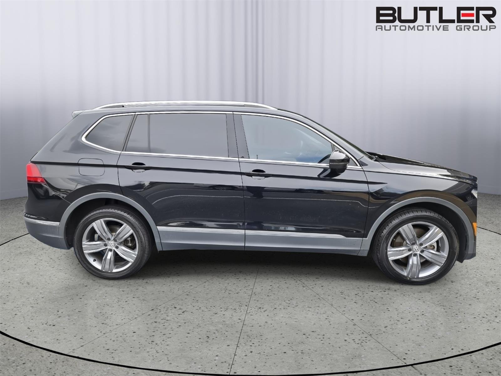 Used 2020 Deep Black Pearl Volkswagen SEL image 3
