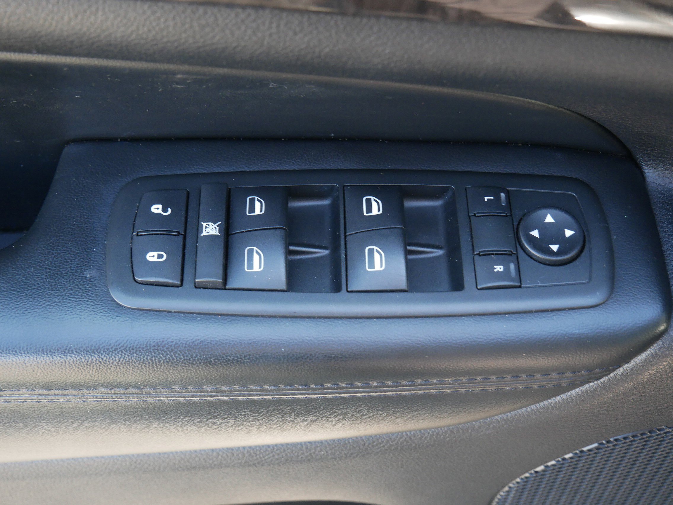 2011 Jeep Grand Cherokee Laredo - Photo 18