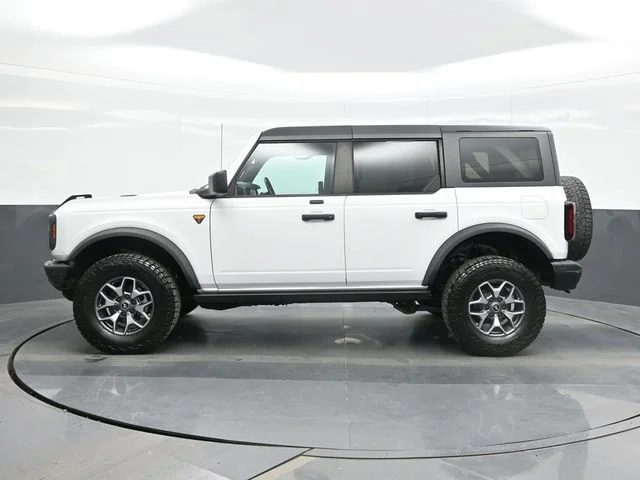 Used 2021 White Ford Badlands image 4