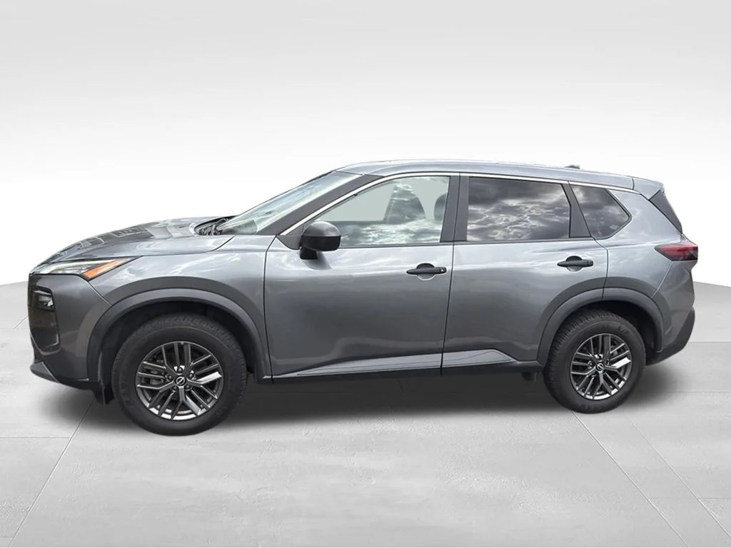 Used 2023 Gray Nissan S image 4