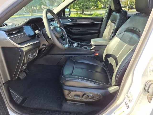 Used 2025 White Jeep Limited image 15