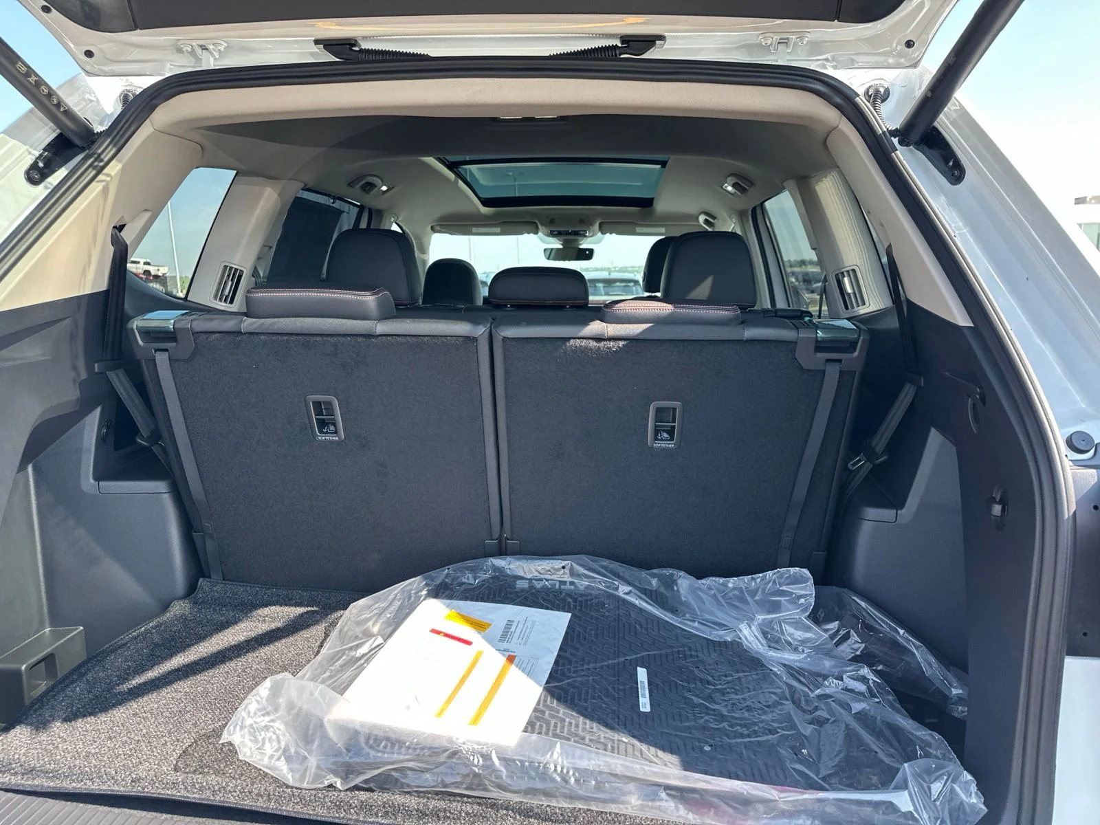 New 2026 White/off-white Volkswagen 2.0T Peak Edition image 32