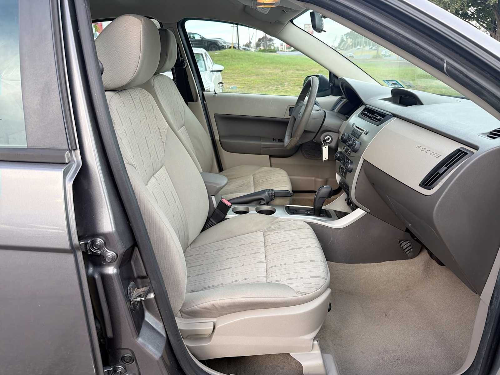 Used 2010 Sterling Grey Metallic Ford SE image 15