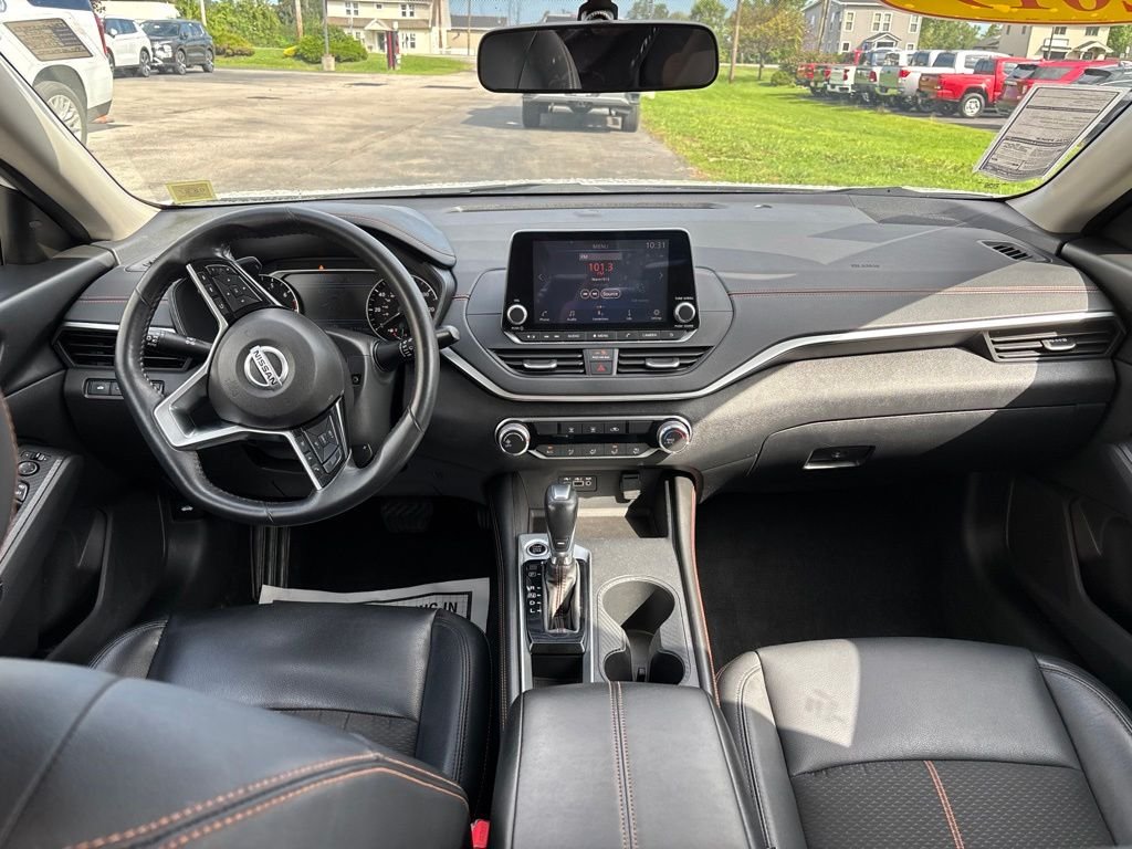 Used 2019 White Nissan 2.5 SR image 17