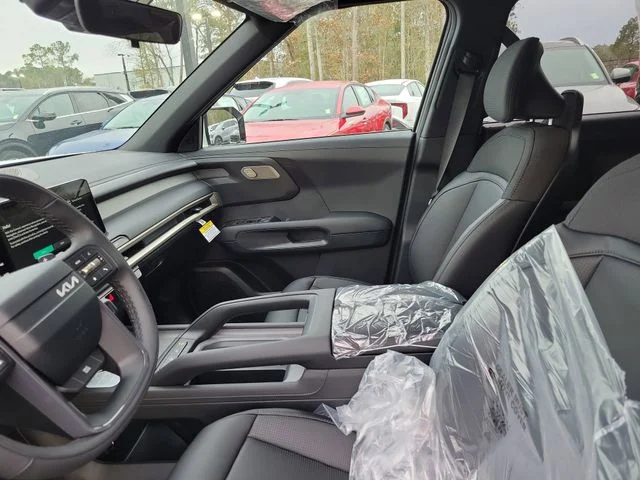 New 2027 Ivory Silver Kia S image 8