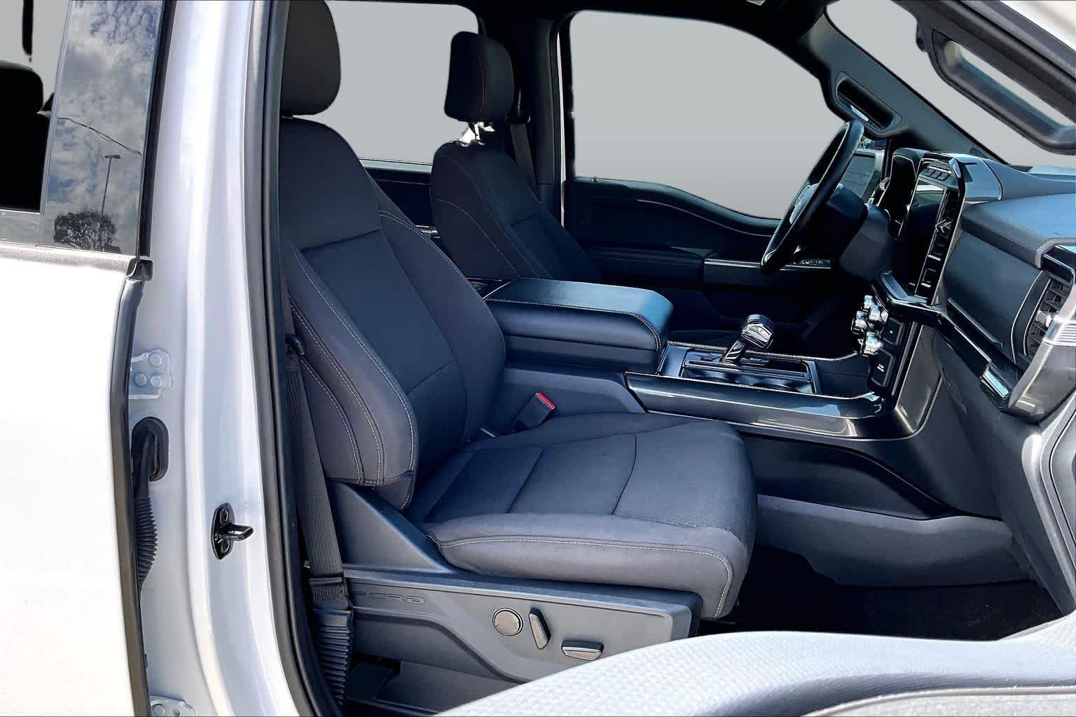 Used 2023 Oxford White Ford XLT image 9