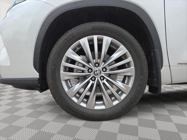 Certified Used 2024 Wind Chill Pearl Toyota Platinum image 40