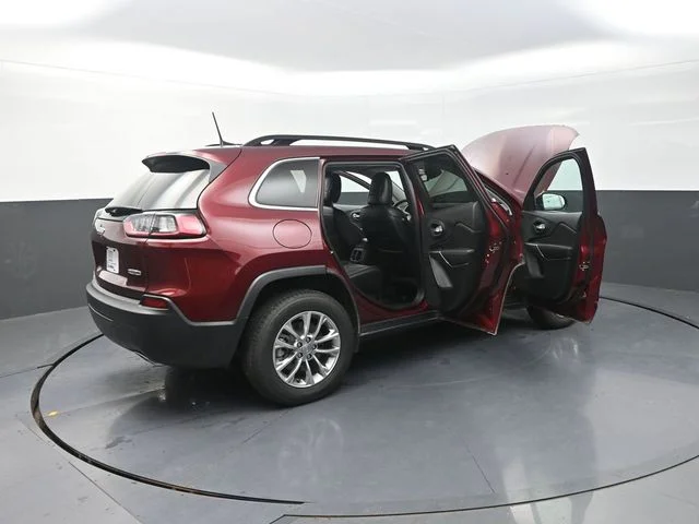 Used 2022 Red Jeep Latitude Lux image 36