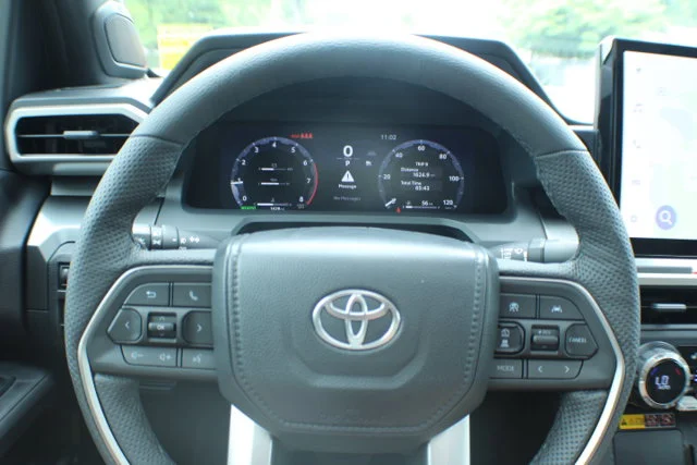 Used 2025  Toyota  image 9