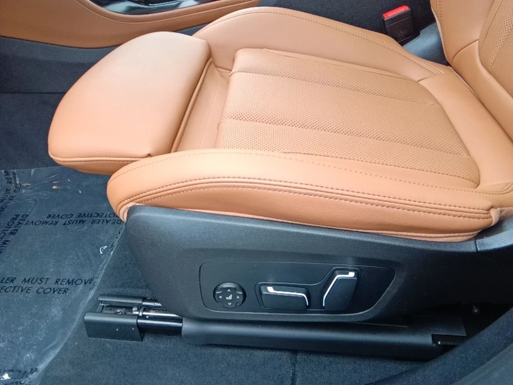 Certified Used 2025 Aventurin Red Metallic BMW xDrive30i image 12
