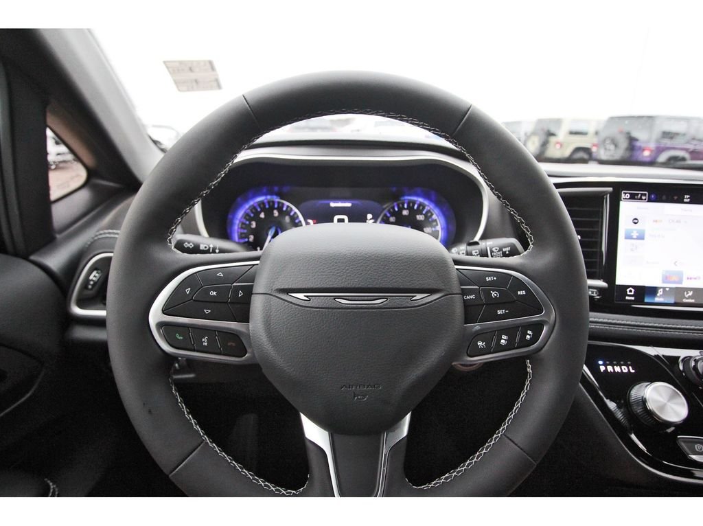 New 2027 Diamond Black Crystal Pearl-Coat Exterior Paint Chrysler Select image 12