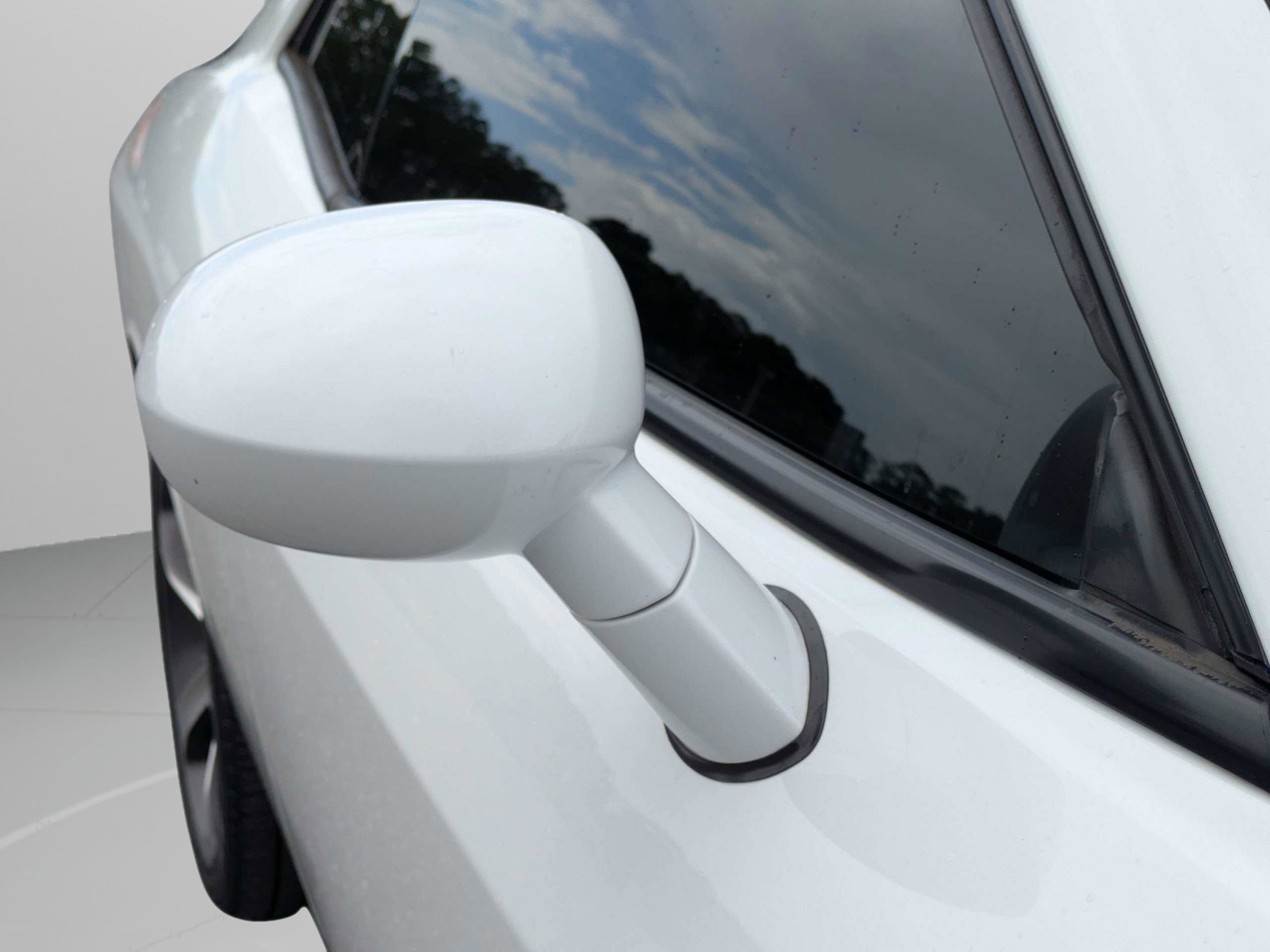 Used 2015 Bright White Clearcoat Dodge SXT image 29