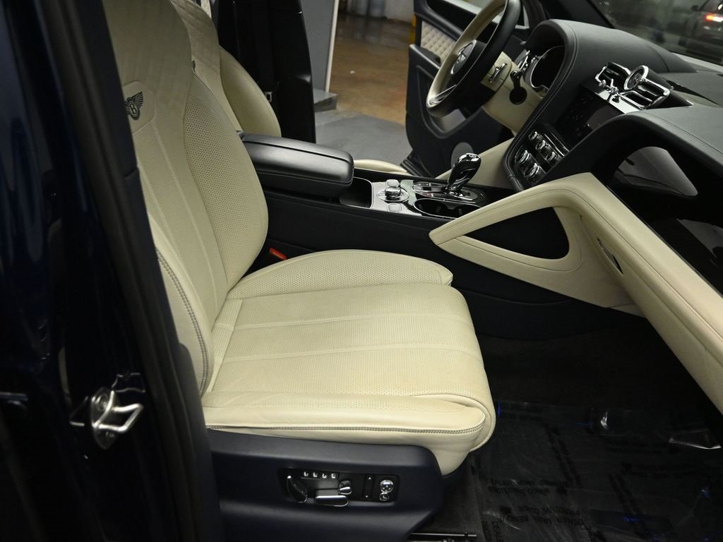 2021 BENTLEY BENTAYGA - Image 27