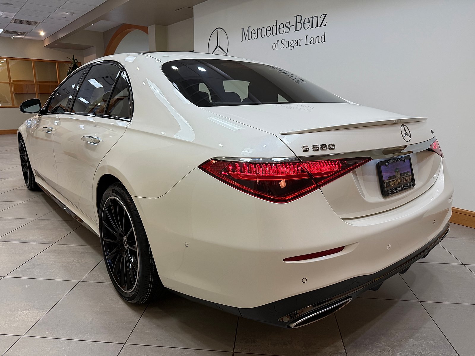 Certified Used 2023 MANUFAKTUR Diamond White Mercedes-Benz 4MATIC® image 4