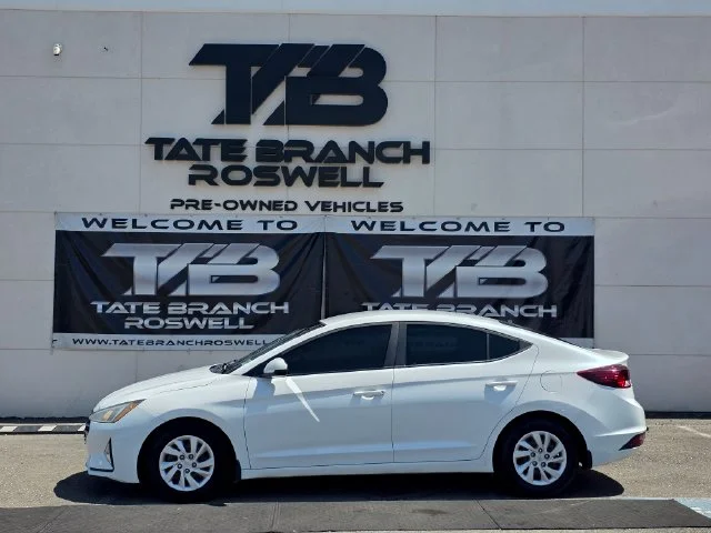 Used 2020 White Hyundai SE image 11