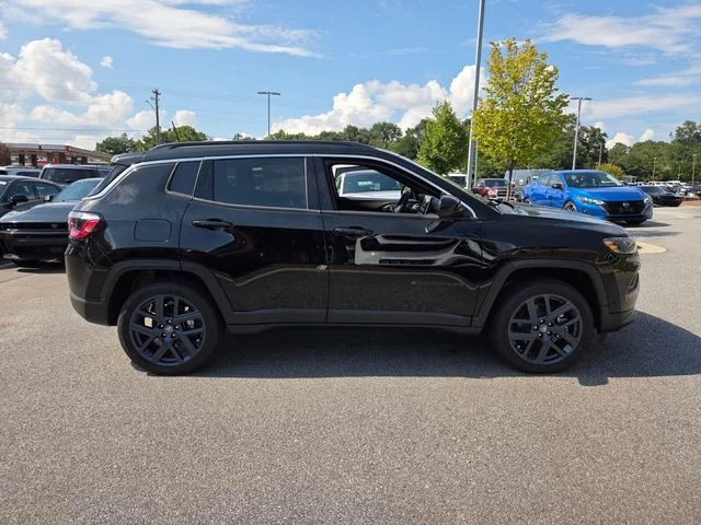 New 2026 Diamond Black Crystal Pearl-Coat Exterior Paint Jeep  image 10