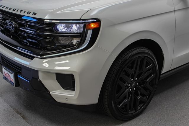 New 2026 Star White Metallic Tri-Coat Ford Platinum® image 4