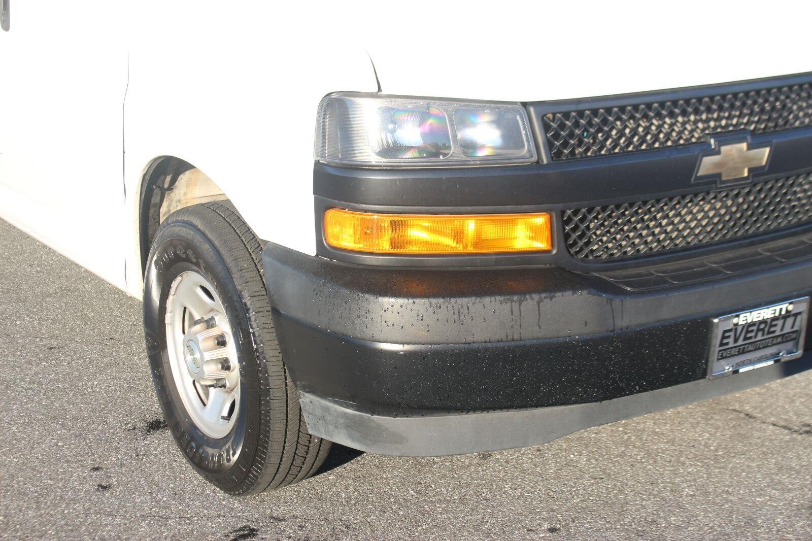 Used 2021 SUMMIT WHITE Chevrolet RWD 2500 155" image 9