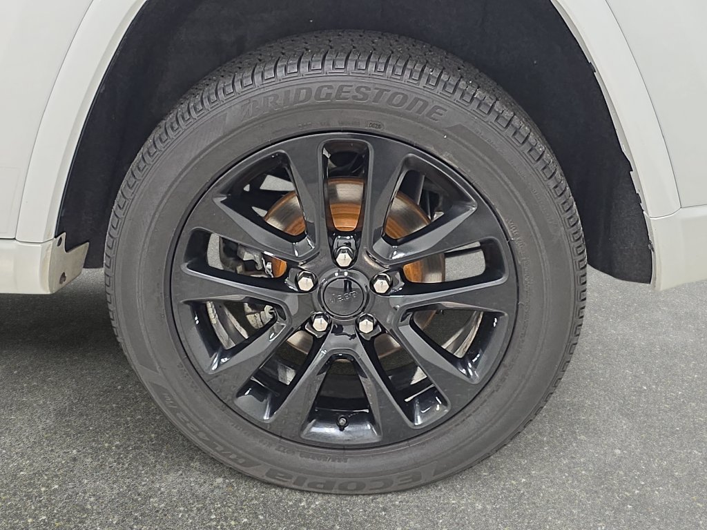 Used 2018 Bright White Clearcoat Jeep Altitude image 31