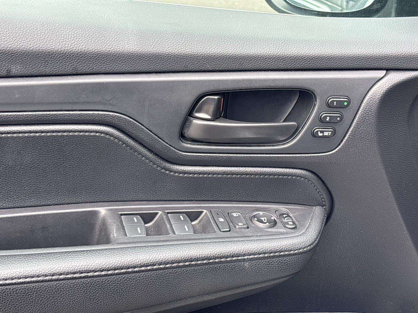Used 2025  Honda EX-L image 13