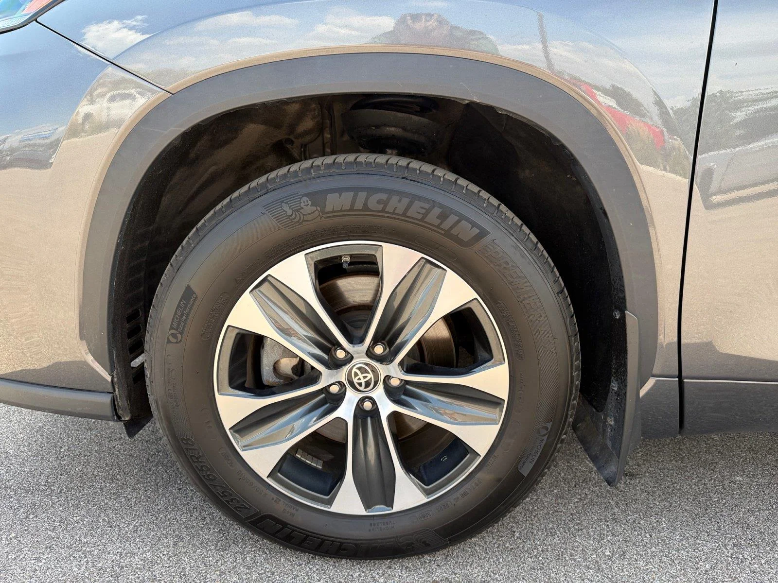 Used 2025  Toyota Platinum image 30