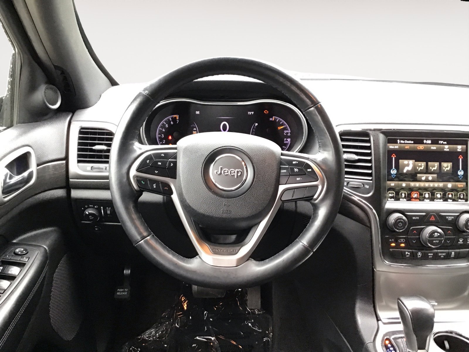 Used 2018 Diamond Black Crystal Pearlcoat Jeep Altitude image 16