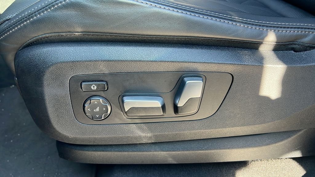 Used 2026 Black BMW xDrive40i image 19