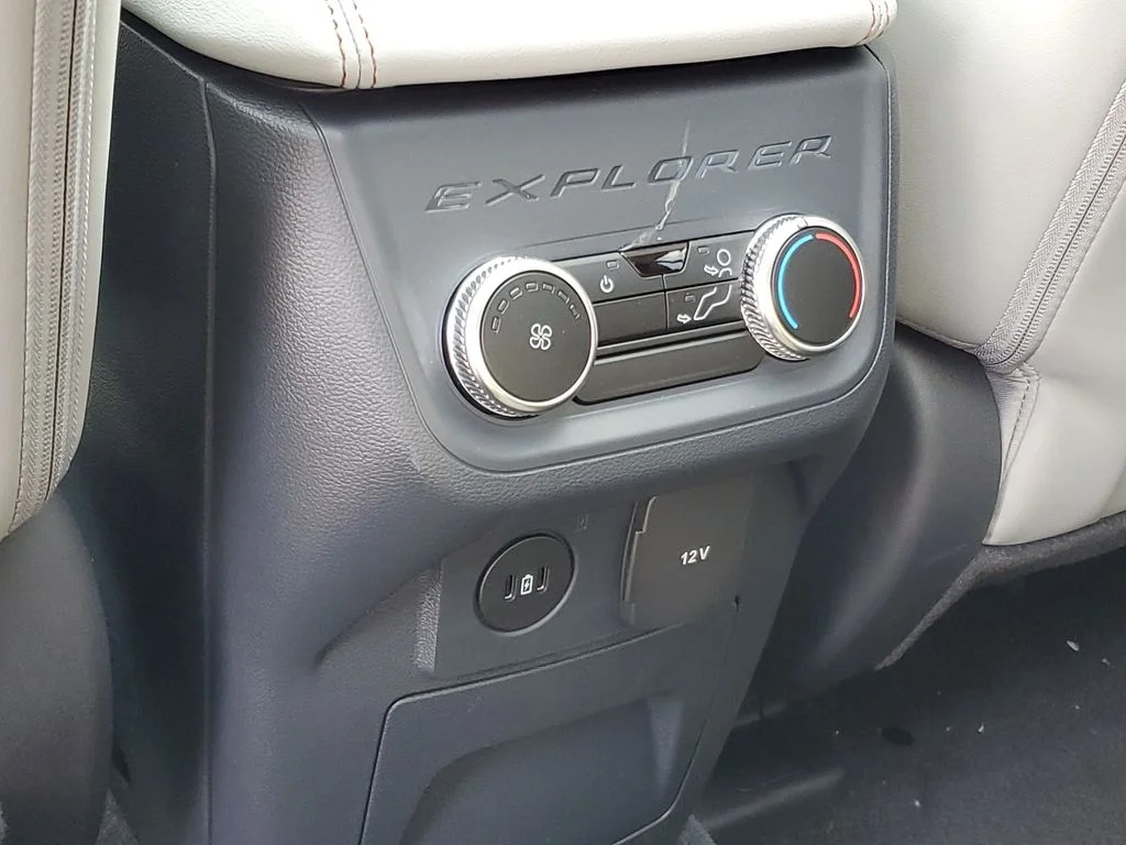 New 2026 Space White Metallic Ford Active image 27